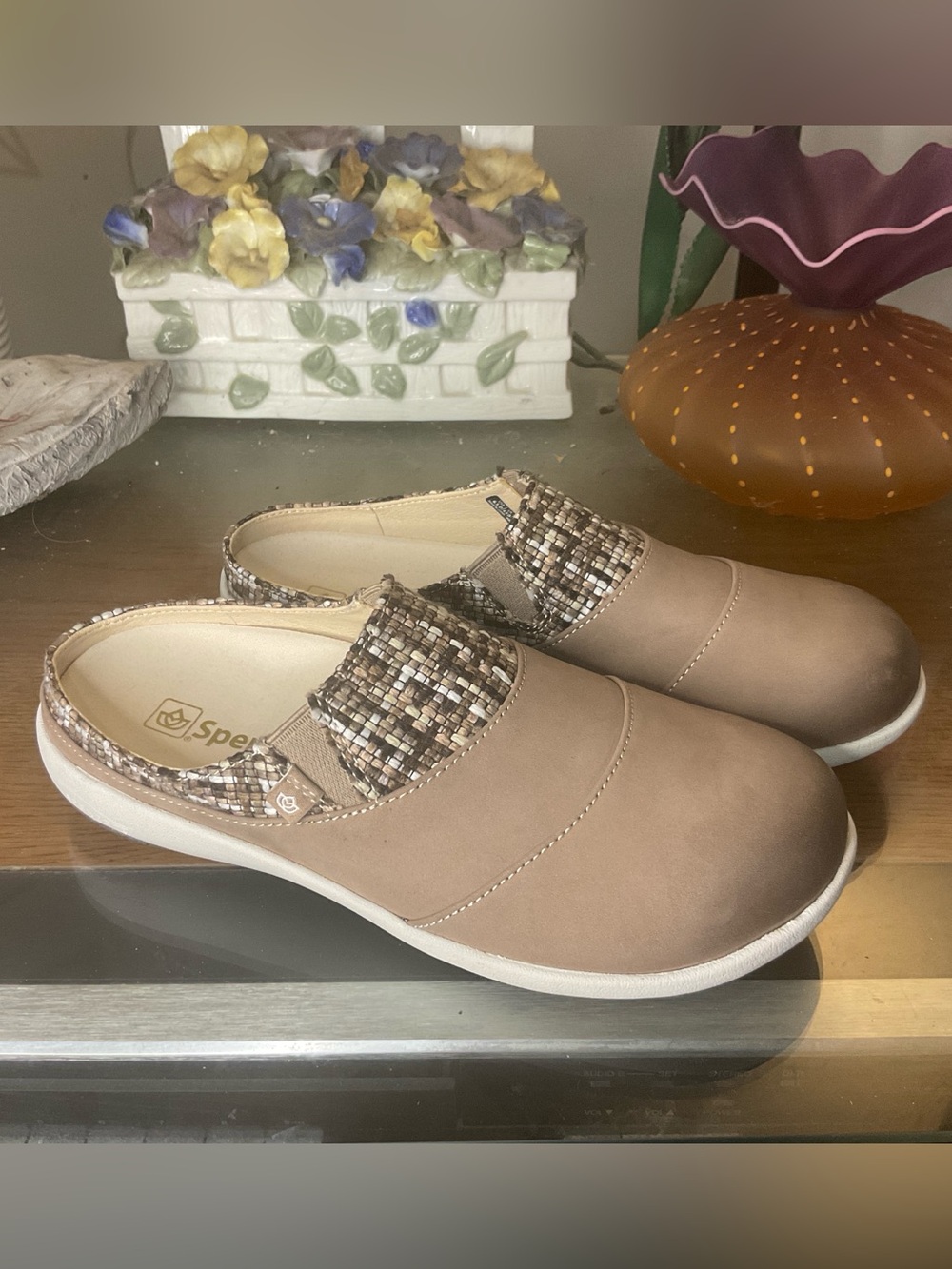 SPENCO WOMENS NUEVO HARVEST MULES SZ 6.5